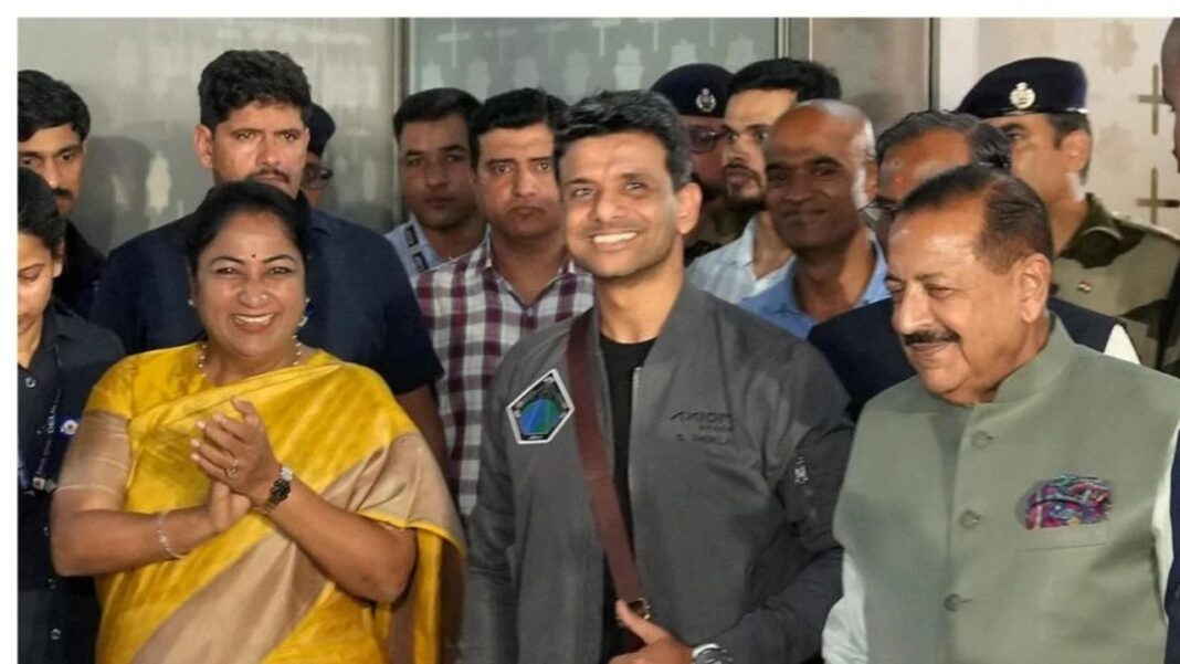 अंतरिक्ष यात्री शुभांशु शुक्ला का दिल्ली एयरपोर्ट पर भव्य स्वागत