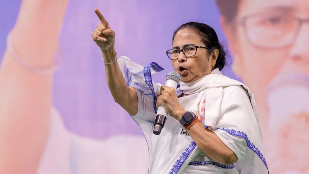 ममता बनर्जी बंगाल भूखमरी पर दावा करती हुईं