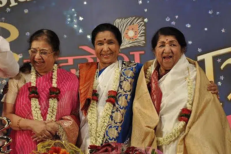 Asha Bhosale and Lata Mangeshkar(Photo credit -google)