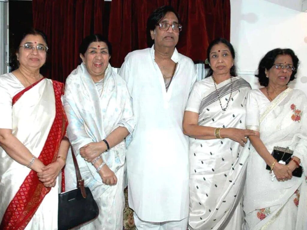 Asha Bhosale and Lata Mangeshkar(Photo credit -google)