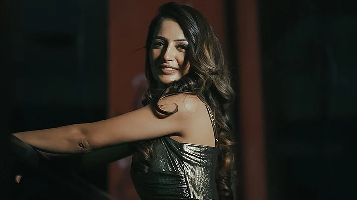 Vada Pav Girl(photo credit -google)